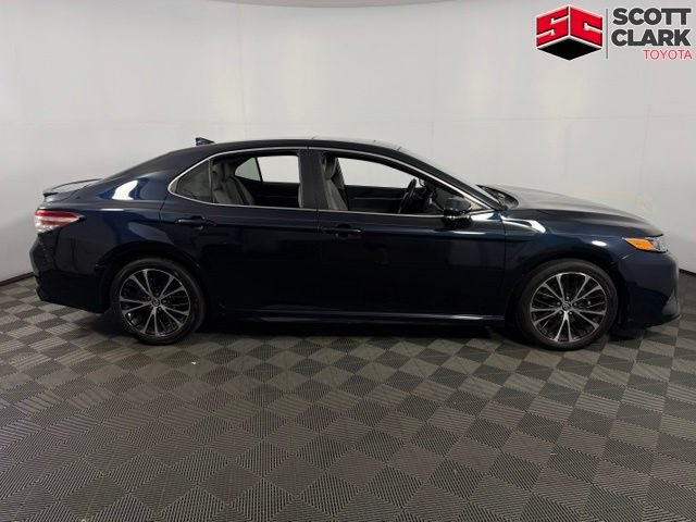 Used 2020 Toyota Camry SE w/ Convenience Package FWD image 9