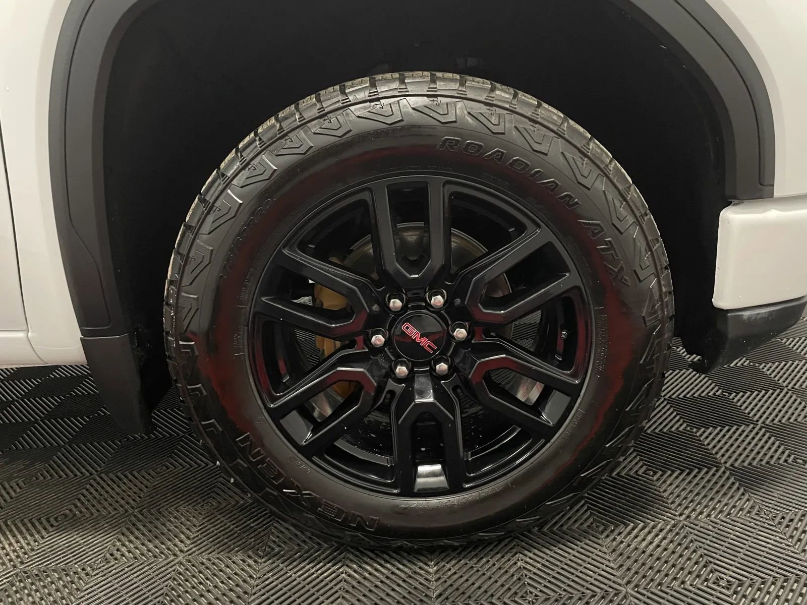 Used 2024 GMC Sierra 1500 Elevation image 19