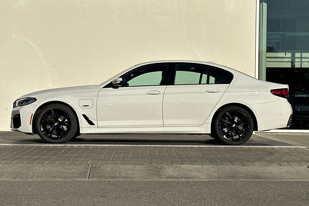 Used 2023 BMW 530e w/ M Sport Package image 6