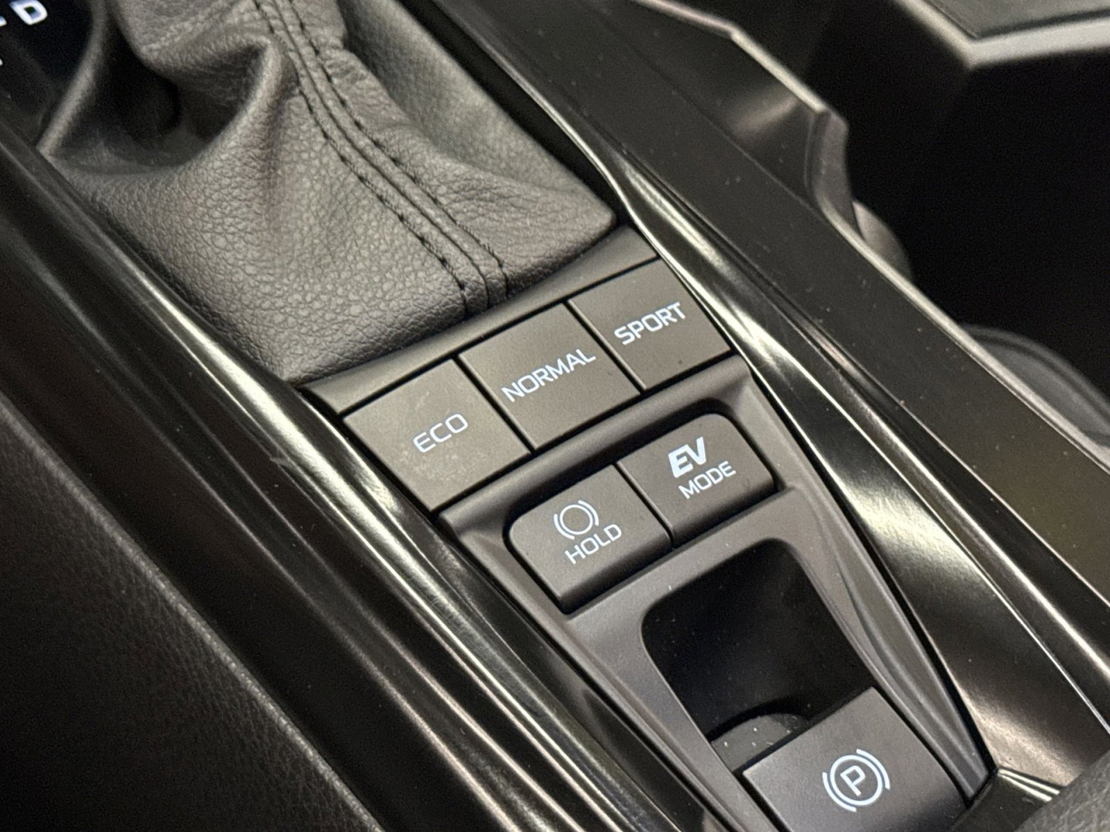 Used 2025 Toyota Camry SE AWD/4WD image 38