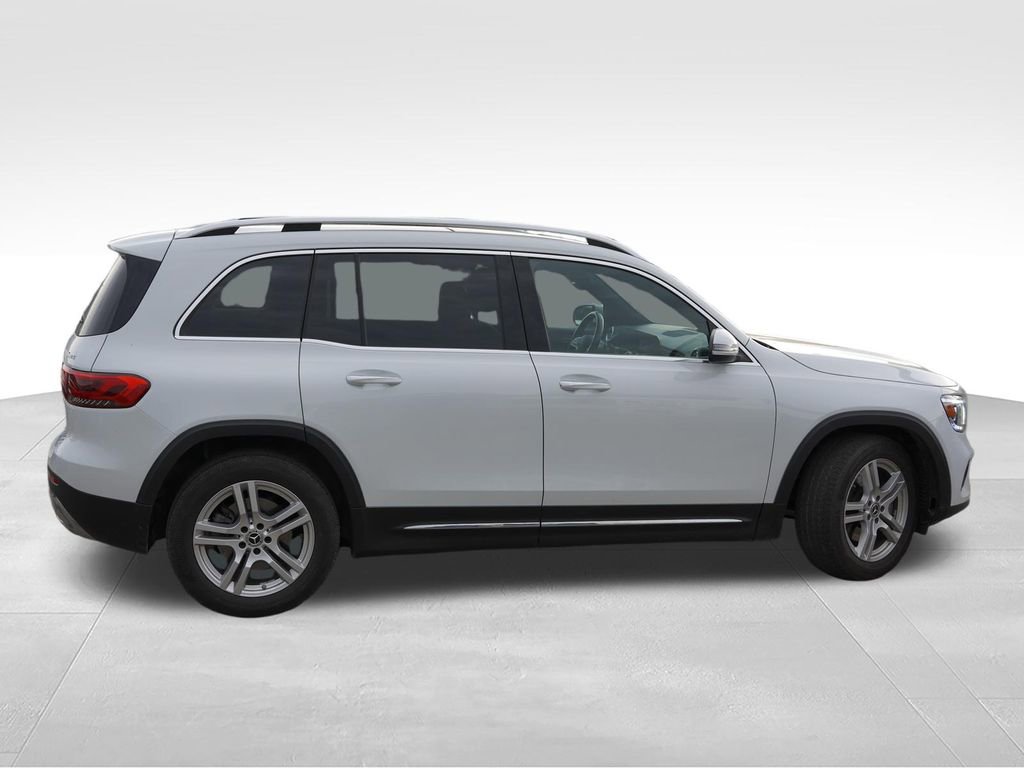 Used 2022 Mercedes-Benz GLB 250 4MATIC image 2