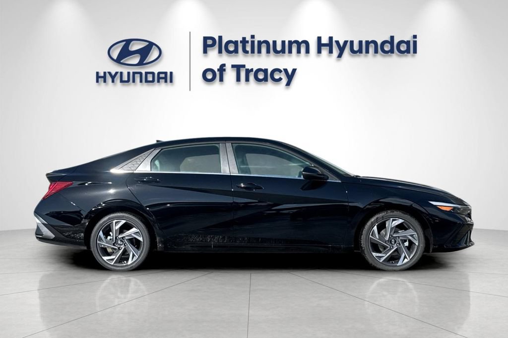 New 2026 Hyundai Elantra Limited FWD image 3