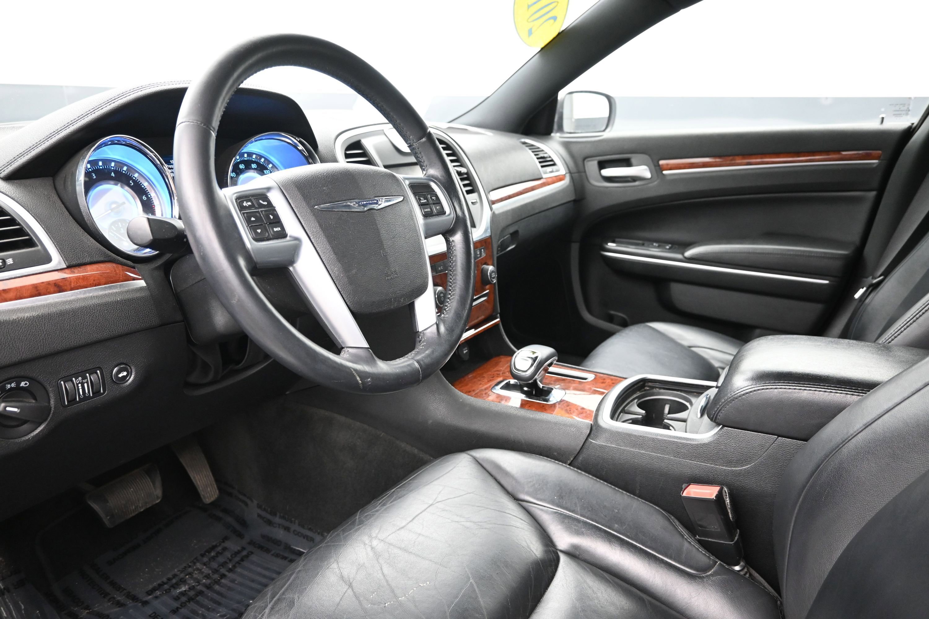 Used 2013 Chrysler 300 RWD image 10