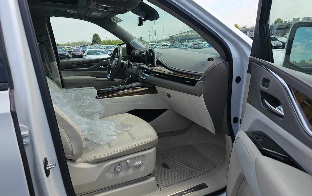 Used 2021 Cadillac Escalade ESV Sport Platinum AWD/4WD image 6