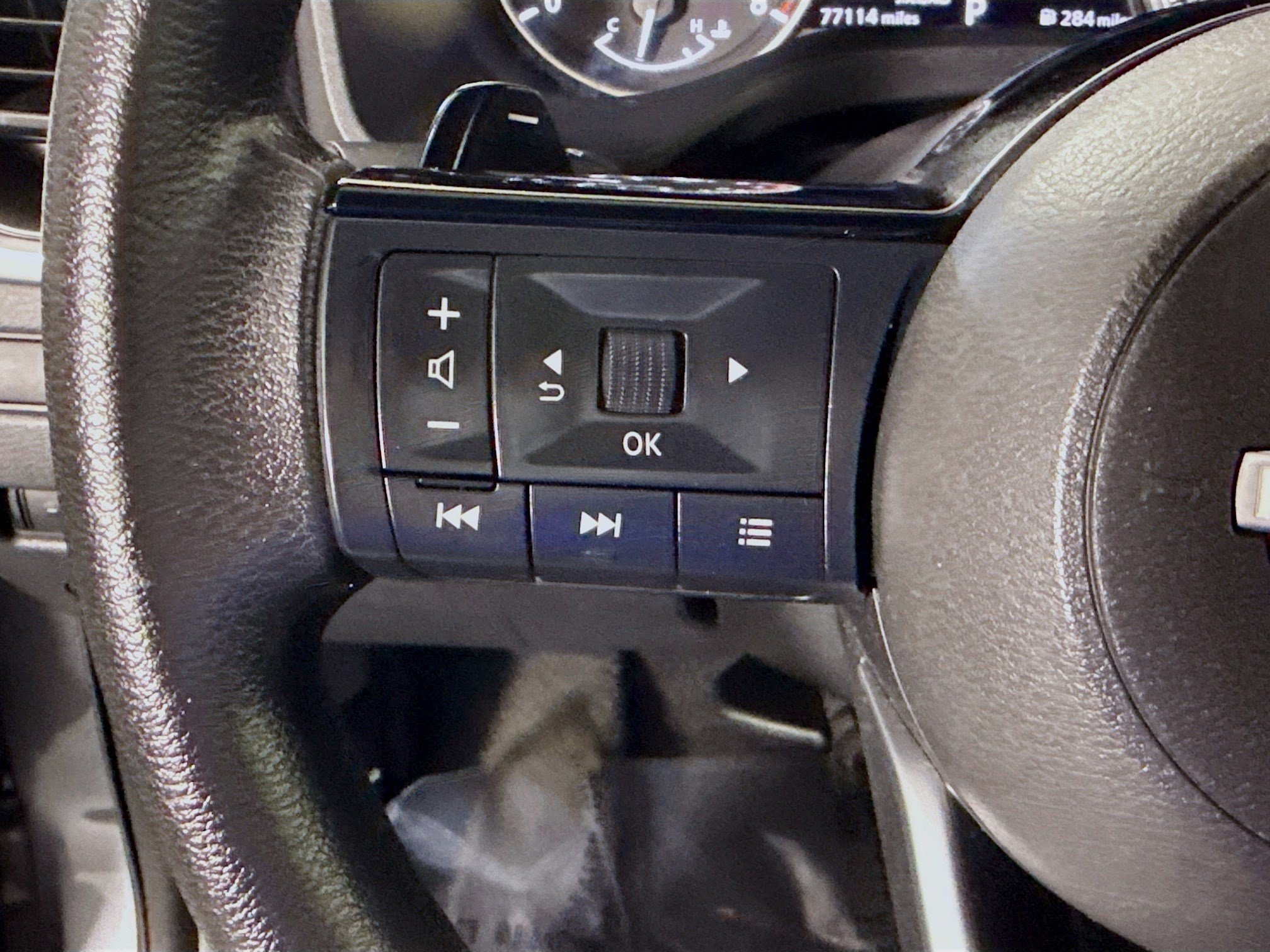 Used 2022 Nissan Rogue SV FWD image 14