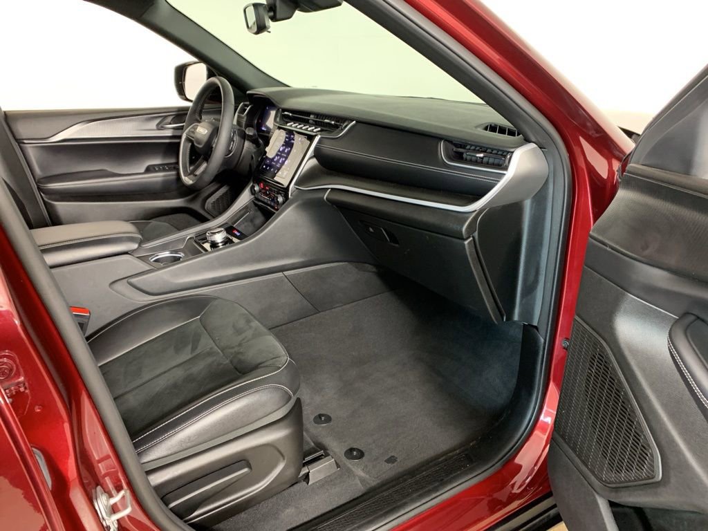 Used 2024 Jeep Grand Cherokee L Altitude image 37