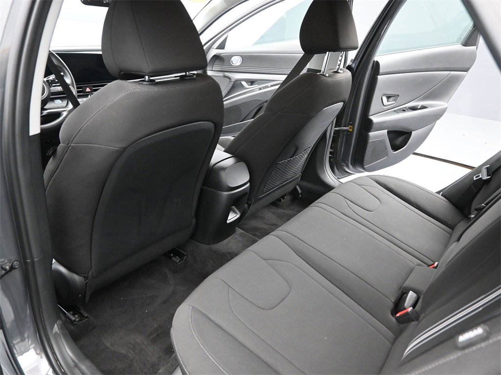 Used 2025 Hyundai Elantra SEL image 13