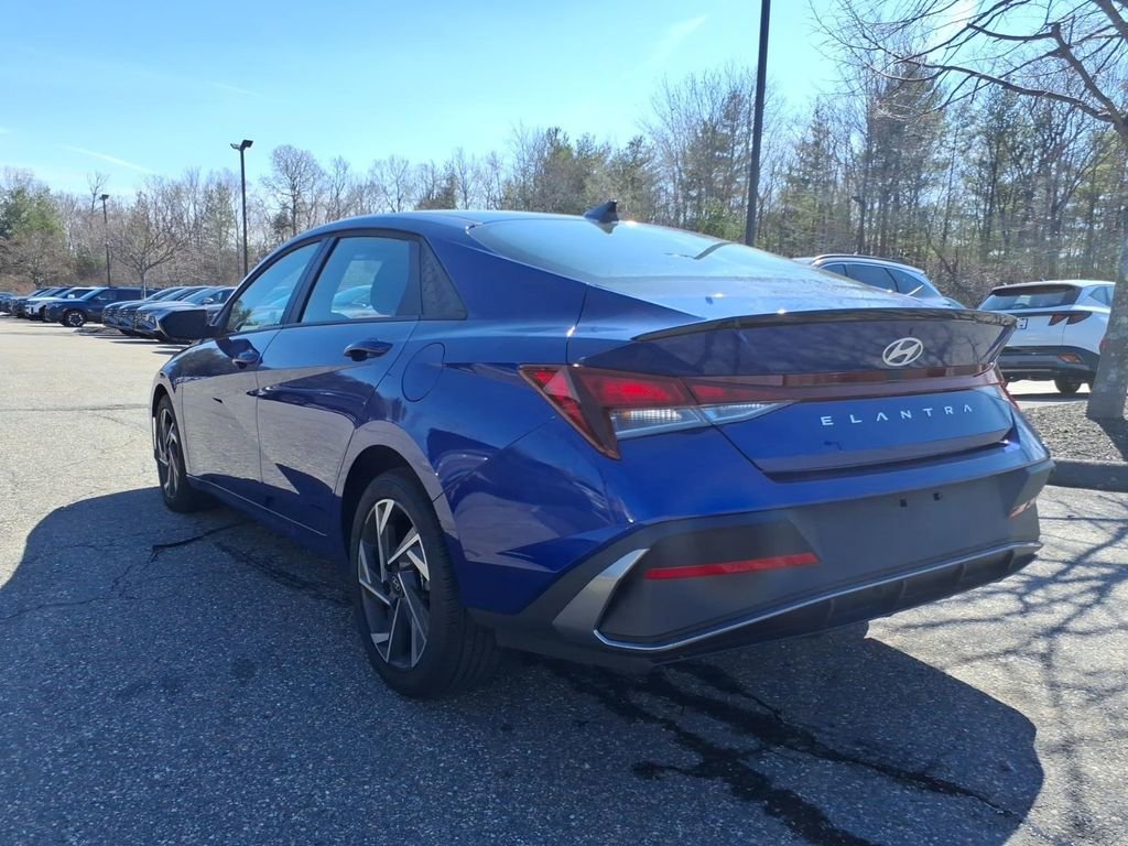 New 2025 Hyundai Elantra Sport image 8