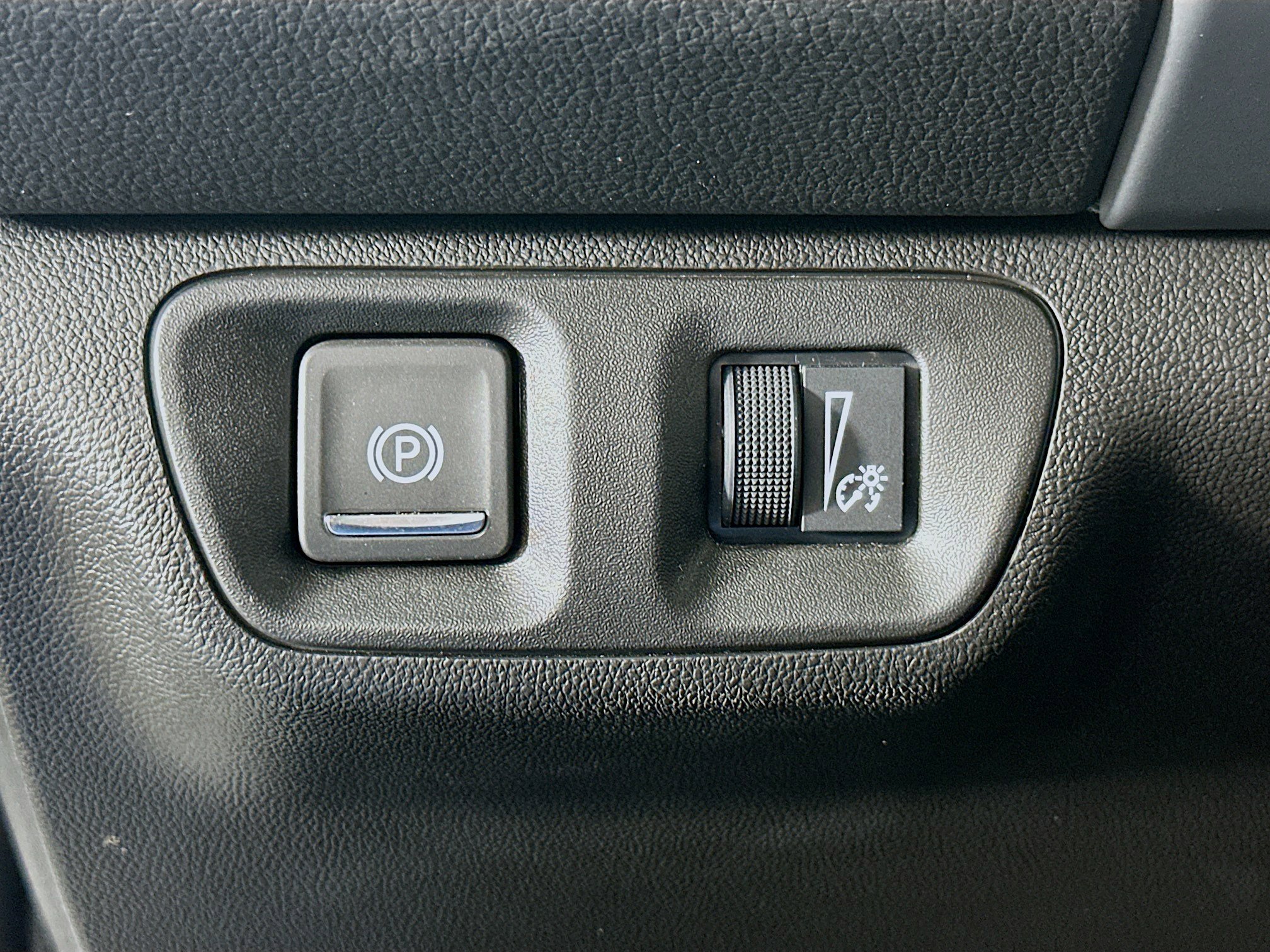 Used 2023 GMC Acadia SLE w/ Driver Convenience Package image 17