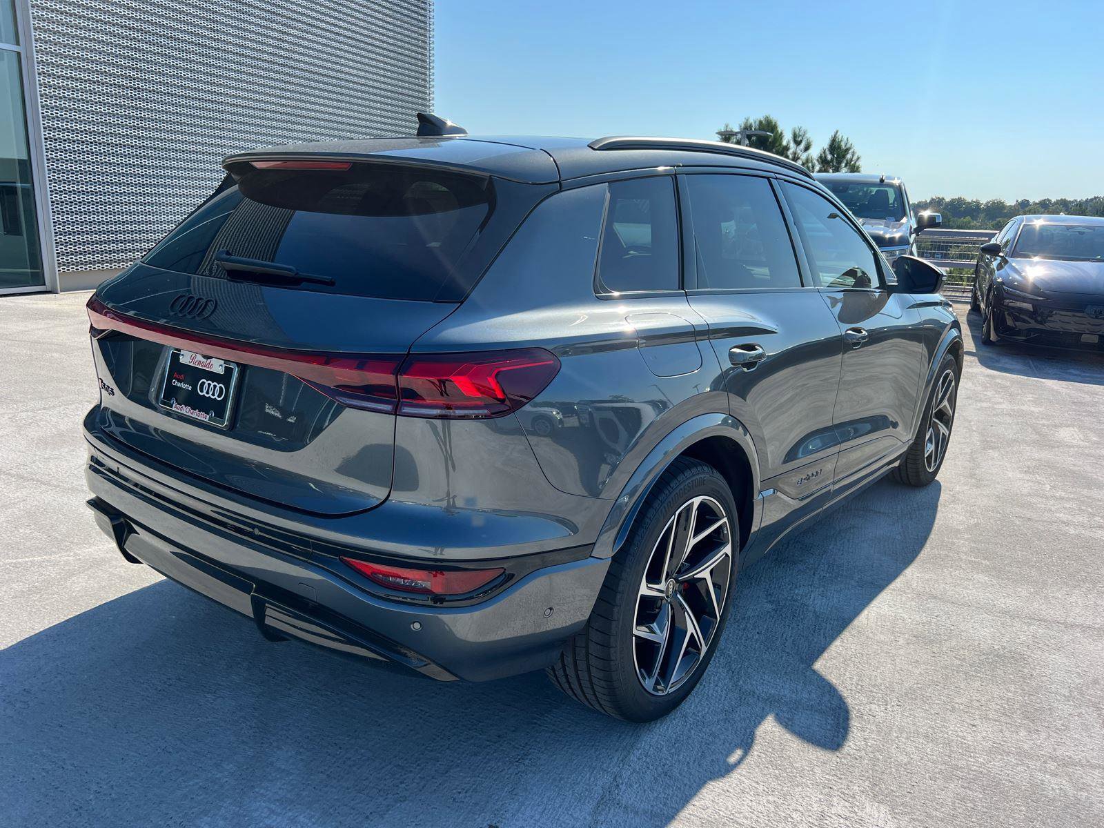 New 2025 Audi SQ6 e-tron Prestige image 5