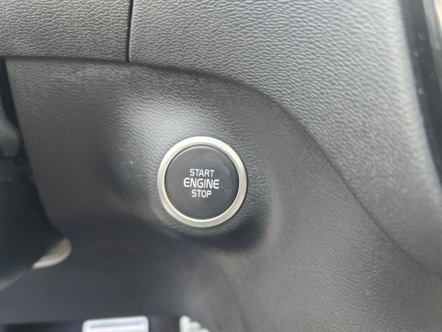 Used 2021 Volvo XC40 T5 R-Design image 37