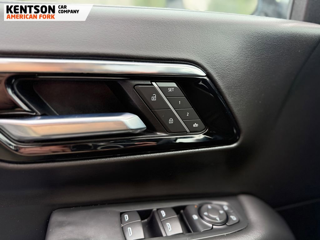 Used 2025 Chevrolet Suburban Z71 AWD/4WD image 23