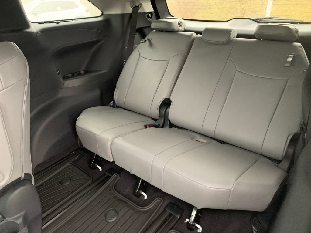 New 2026 Toyota Sienna XLE image 17