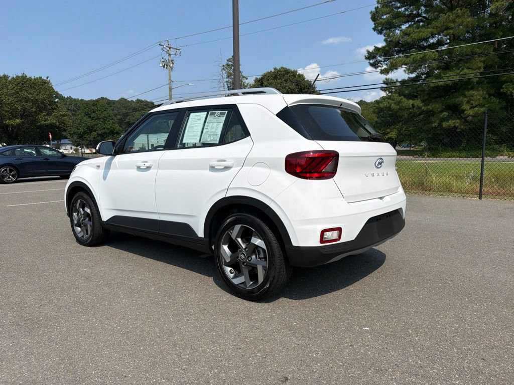 Used 2024 Hyundai Venue SEL FWD image 7