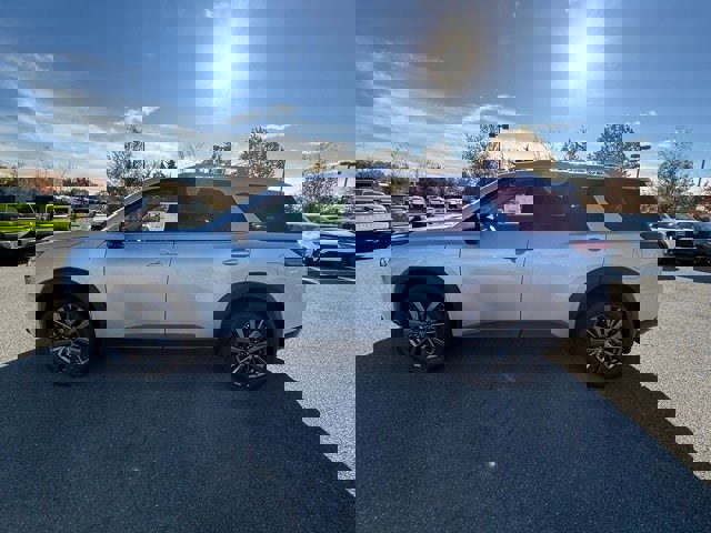 New 2025 Nissan Pathfinder SL w/ SL Premium Package image 8