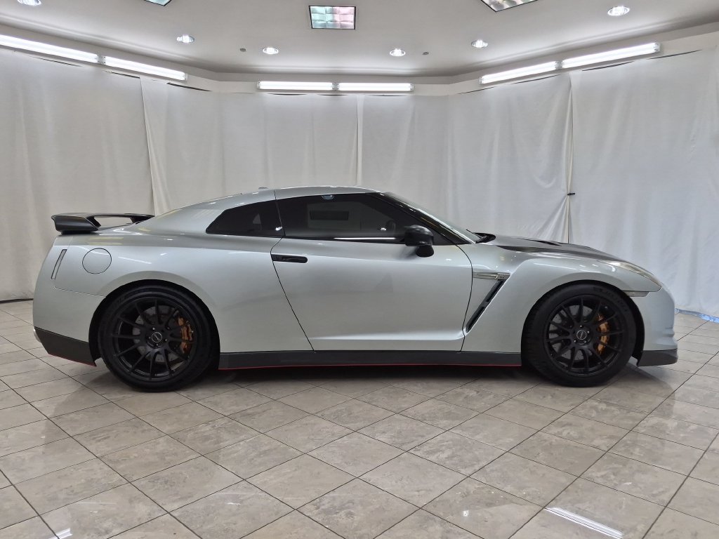 Used 2009 Nissan GT-R Premium AWD/4WD image 11