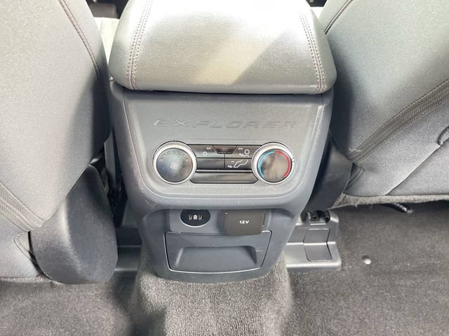 Used 2025 Ford Explorer Active AWD/4WD image 21