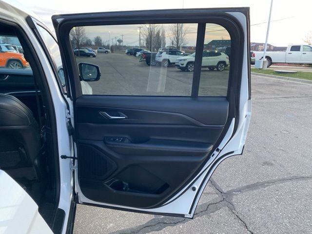 Certified 2024 Jeep Grand Cherokee L Laredo image 28