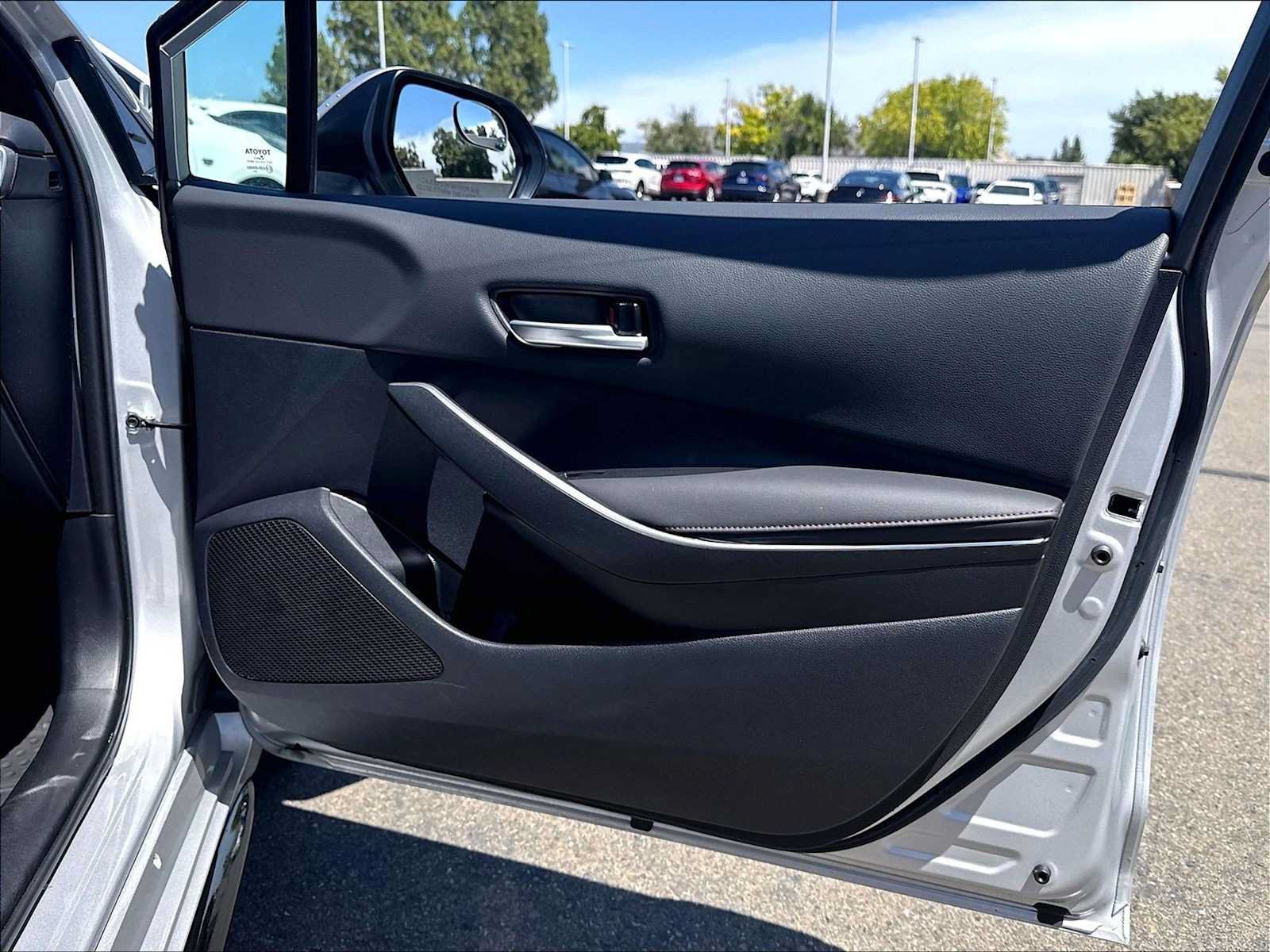 Used 2023 Toyota Corolla SE FWD image 25