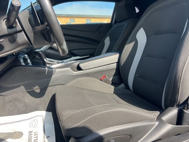 Used 2020 Chevrolet Camaro LT w/ Technology Package image 18