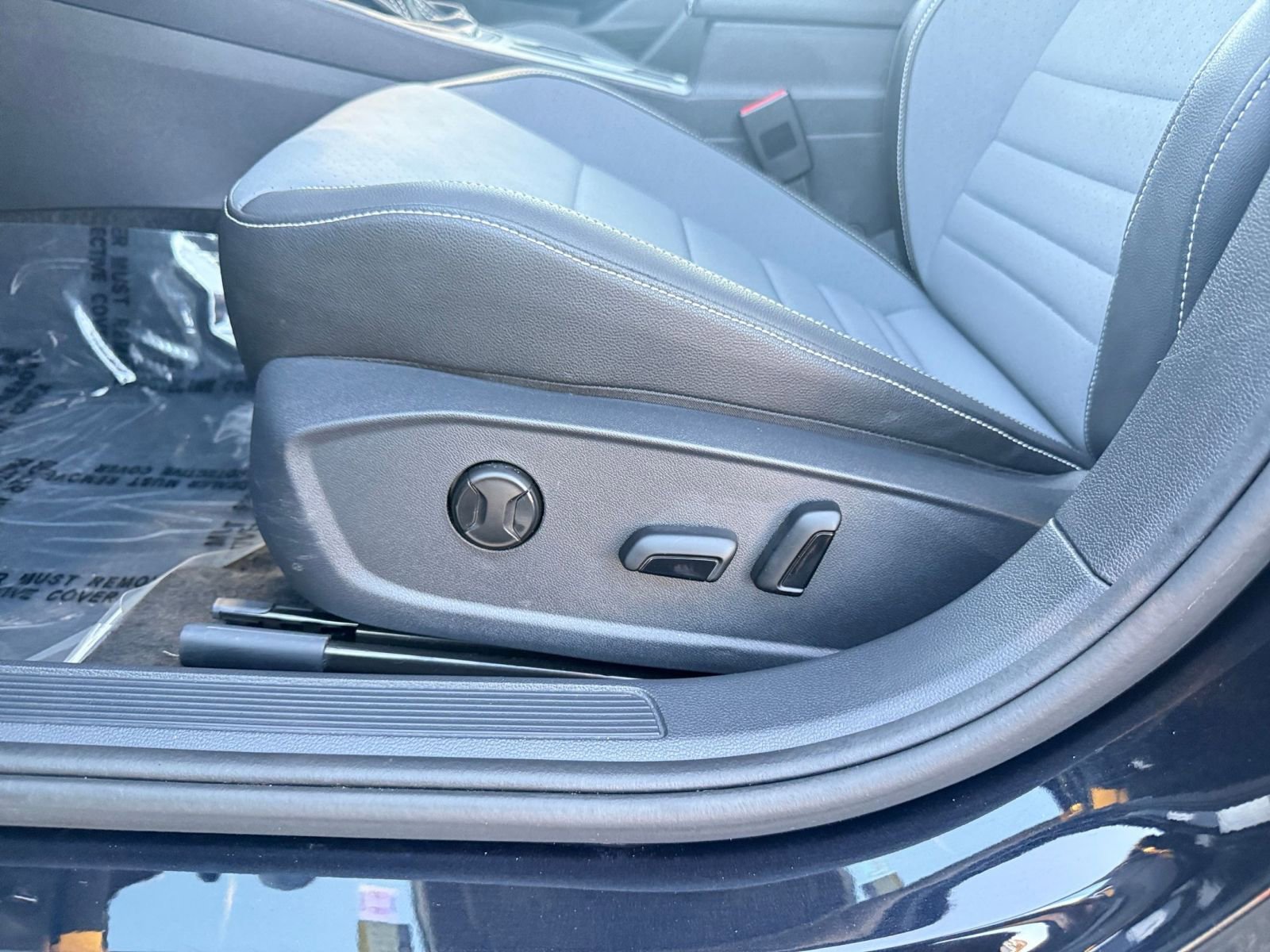 Used 2025 Volkswagen Jetta SE image 22