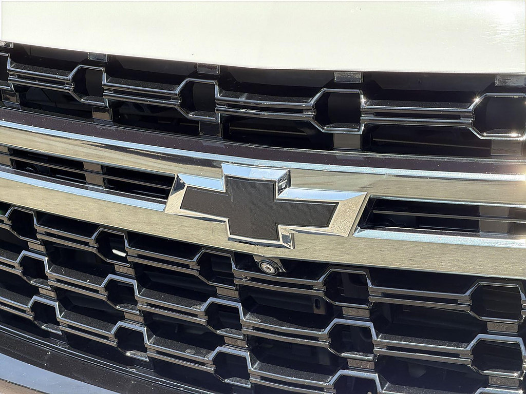Used 2022 Chevrolet Suburban Z71 w/ Z71 Off-Road Package AWD/4WD image 31