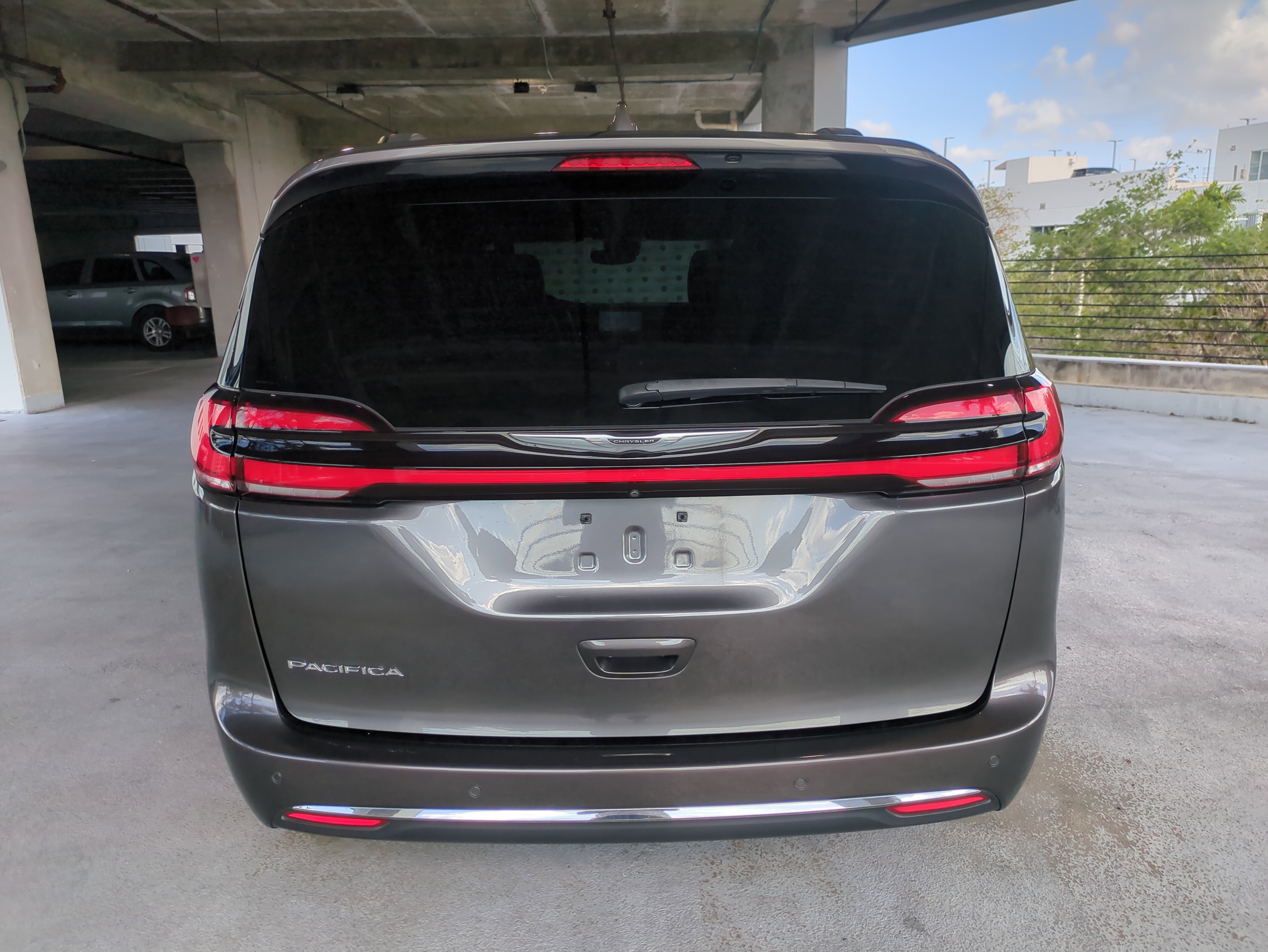 Certified 2022 Chrysler Pacifica Touring-L image 6