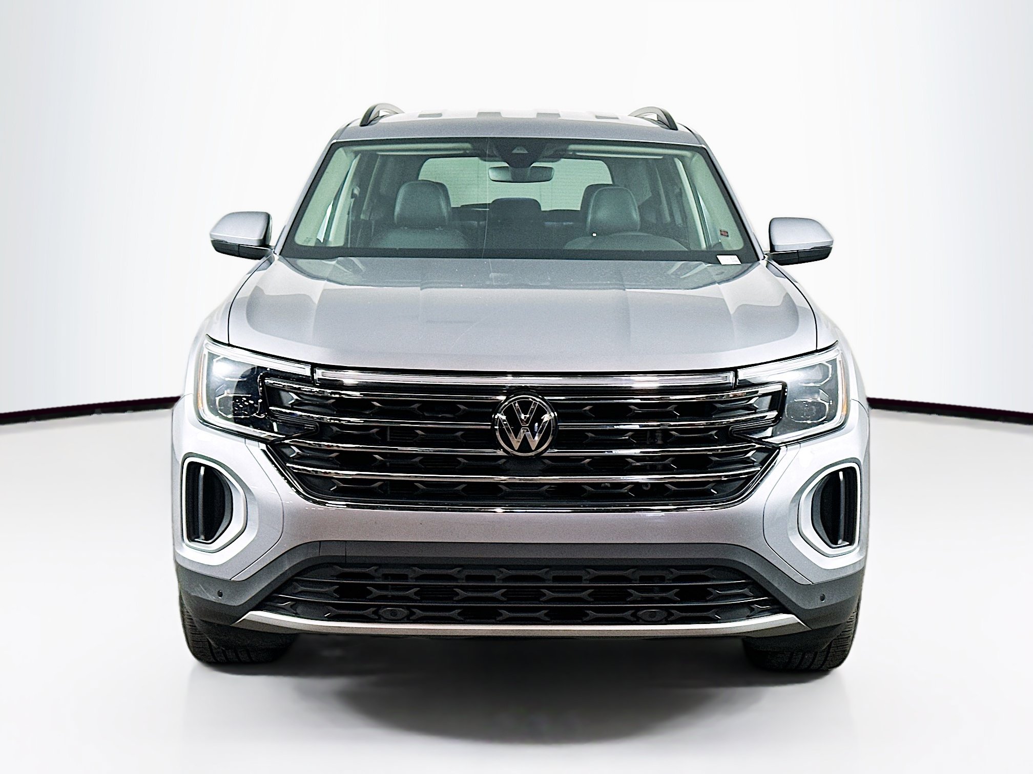 Used 2025 Volkswagen Atlas SE FWD image 2