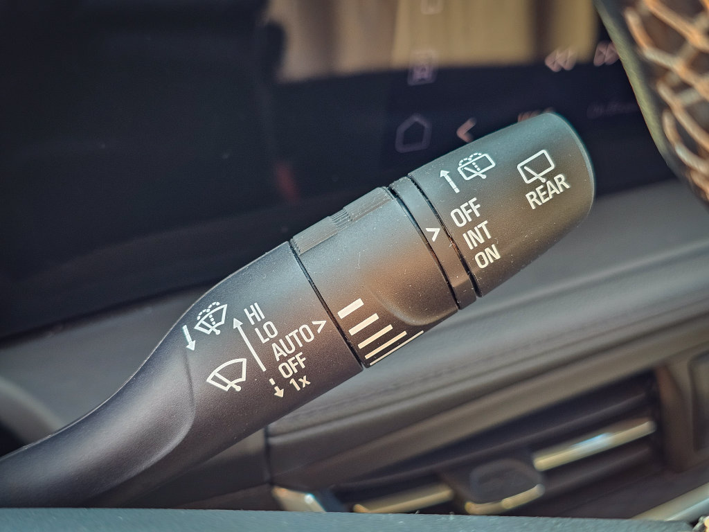 Used 2024 Buick Encore GX Avenir w/ Avenir Convenience Package FWD image 21