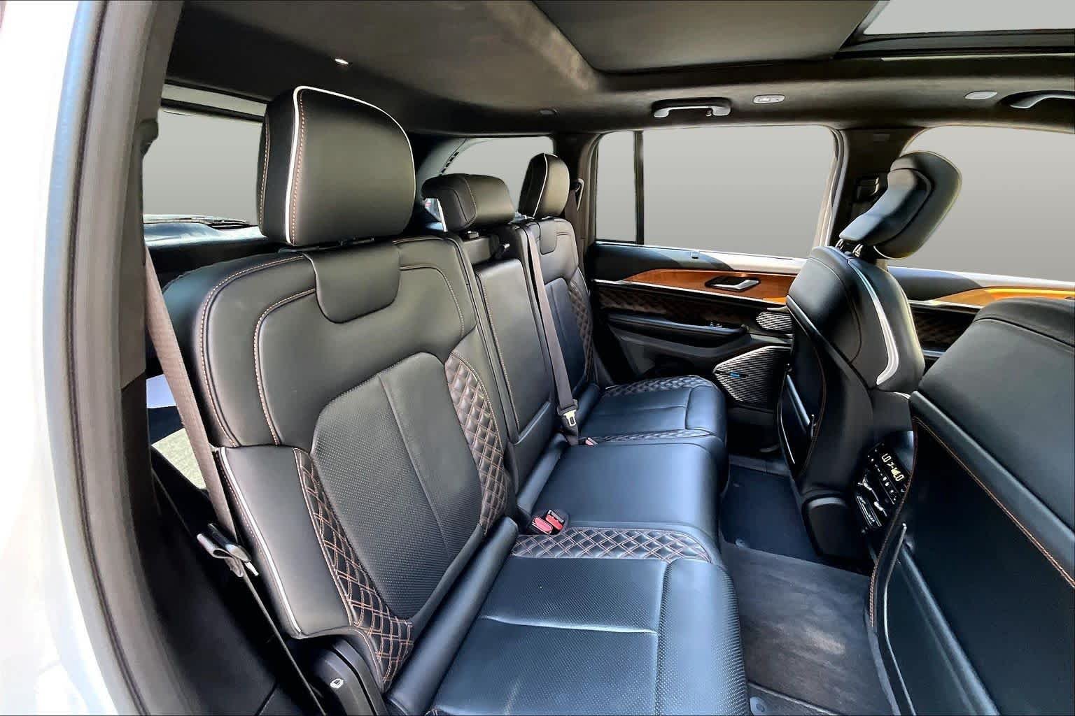Used 2022 Jeep Grand Cherokee Summit AWD/4WD image 21