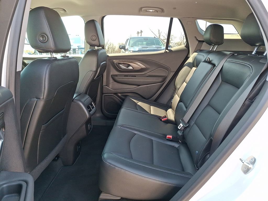 Used 2024 GMC Terrain SLT image 13