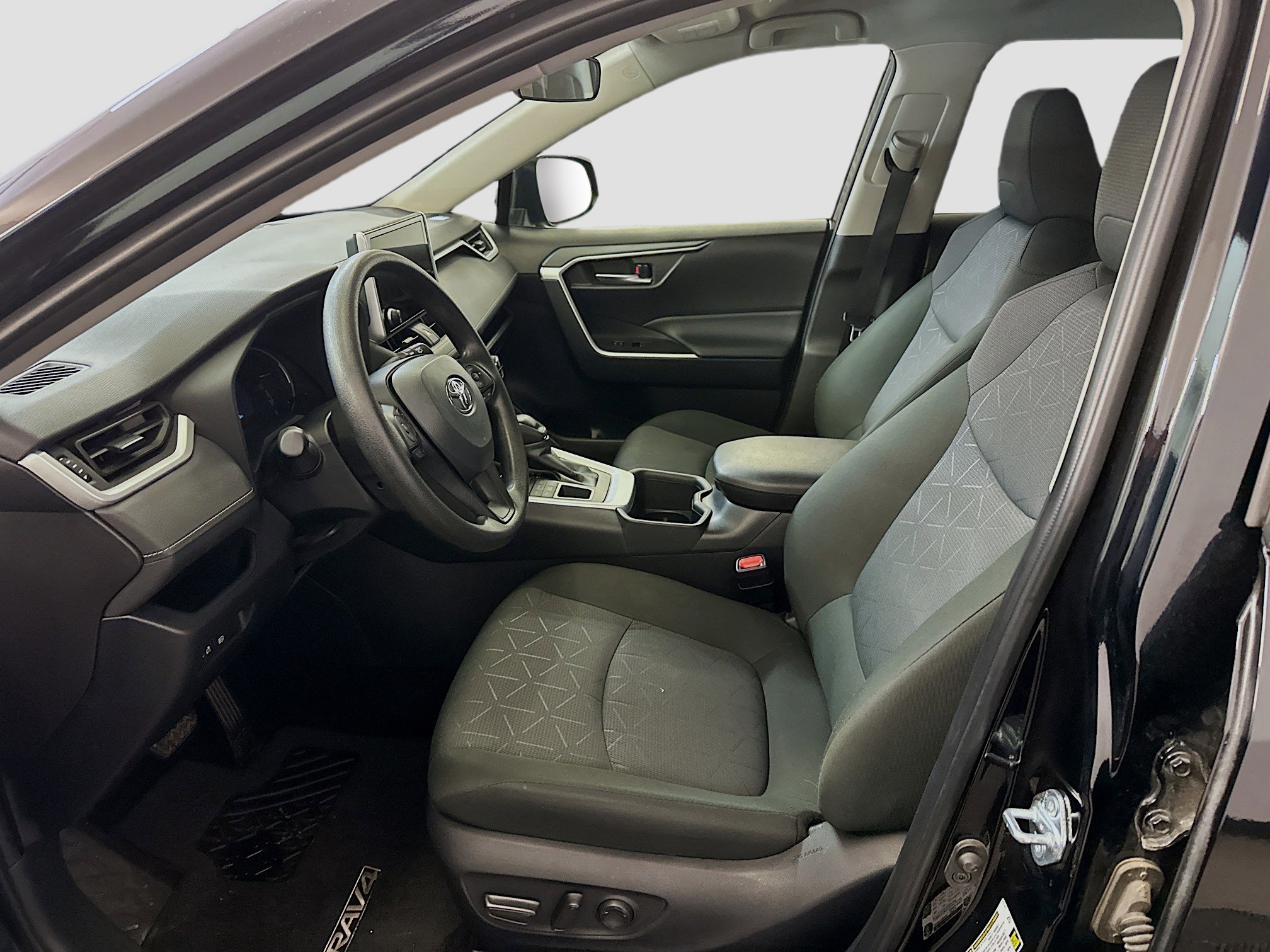 Used 2025 Toyota RAV4 XLE image 13