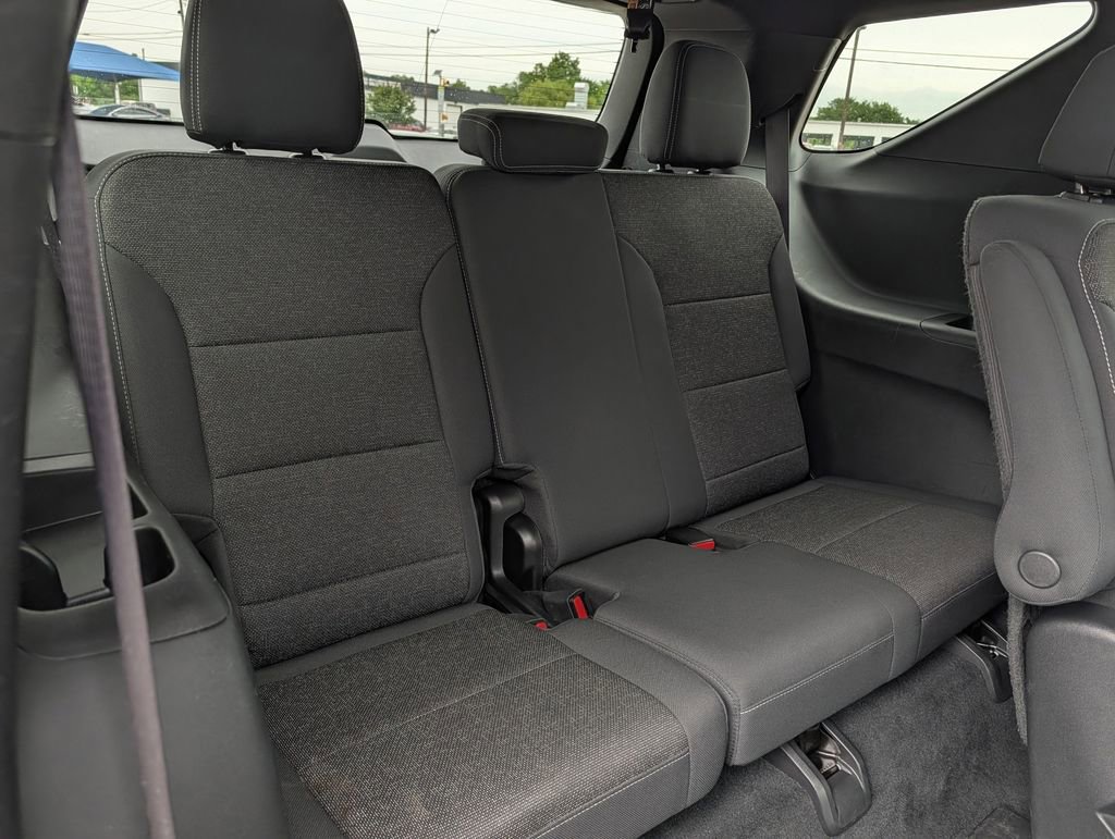 Used 2025 Chevrolet Traverse LT image 30