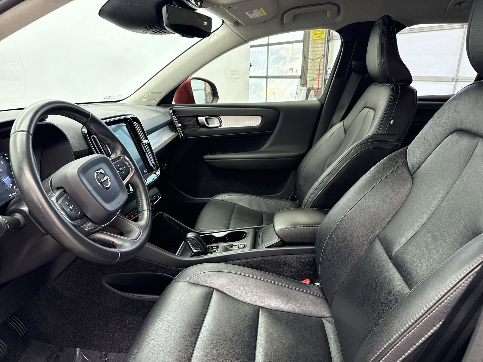 Used 2019 Volvo XC40 T5 Momentum image 11