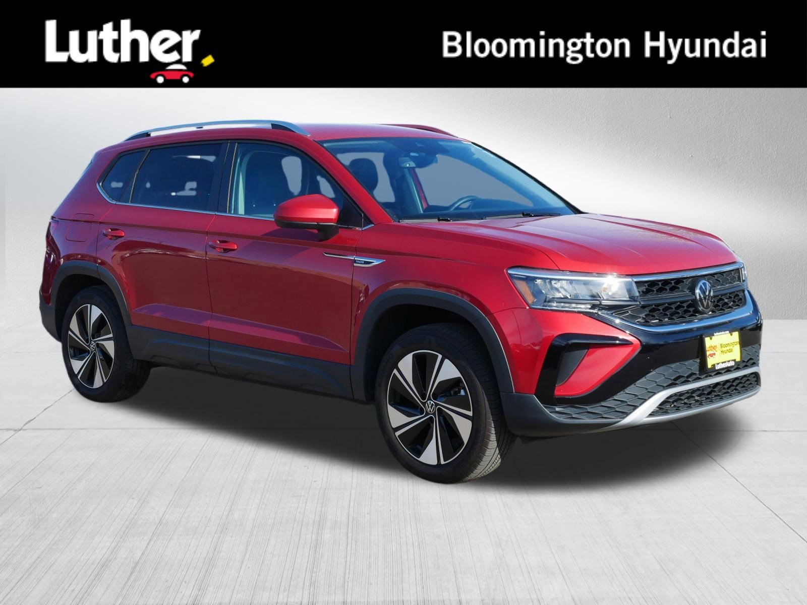 Used 2024 Volkswagen Taos SE image 1