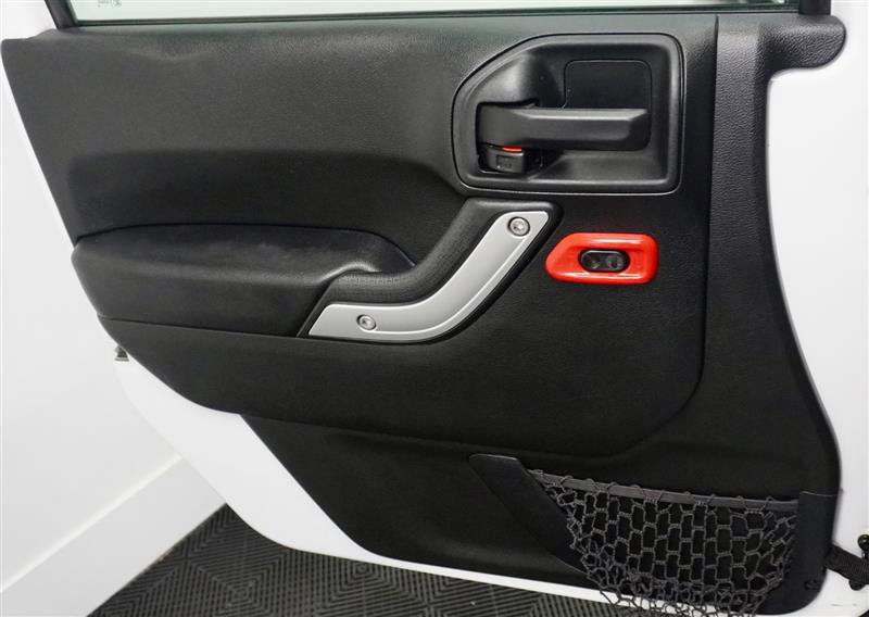 Used 2016 Jeep Wrangler Unlimited Sahara w/ Max Tow Package image 31