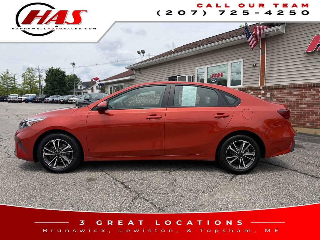 Used 2023 Kia Forte LXS w/ LXS Technology Package FWD image 3