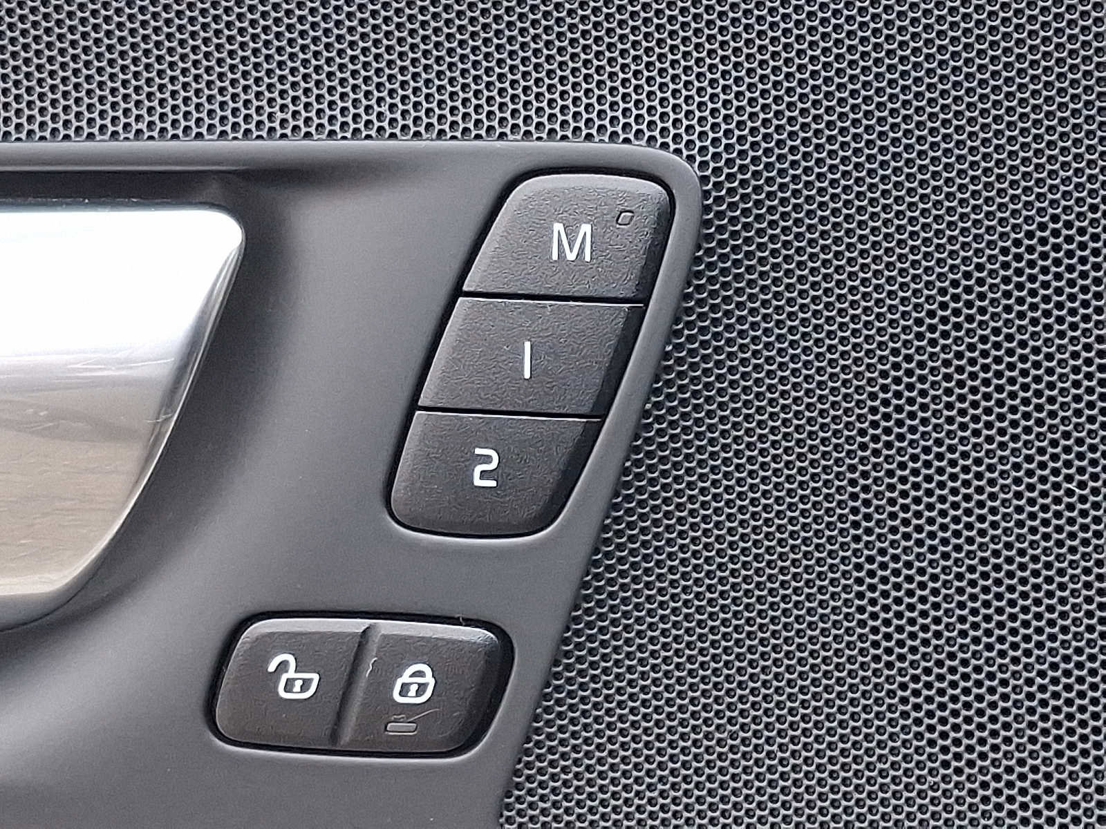 Used 2021 Volvo XC60 T5 Momentum w/ Premium Package image 26