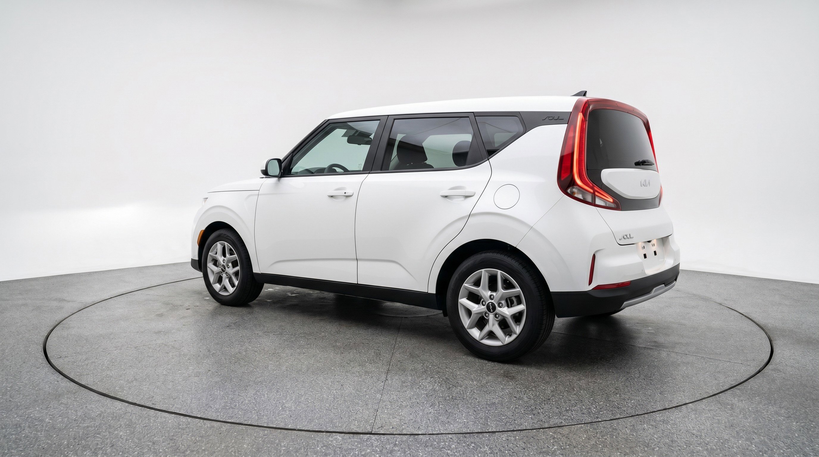 Used 2025 Kia Soul LX w/ LX Technology Package FWD image 6