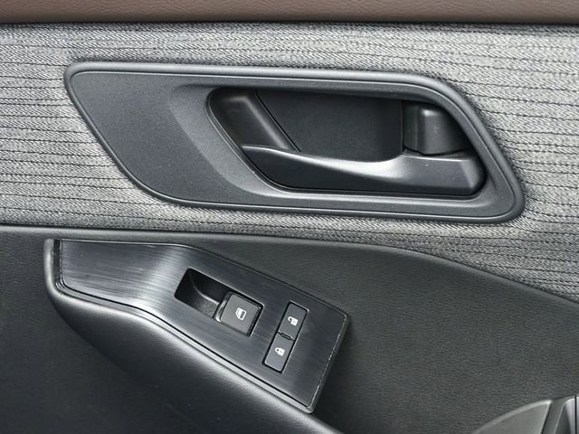 Used 2023 Nissan Rogue S AWD/4WD image 34