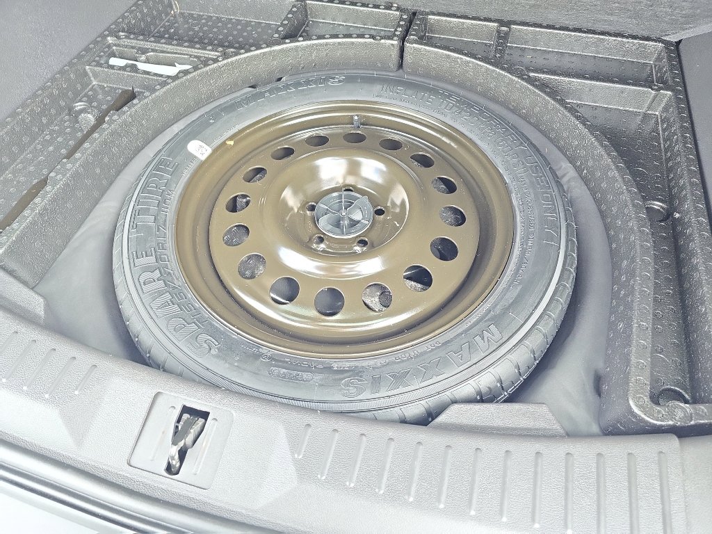 Used 2015 Ford Escape SE w/ Equipment Group 201A image 11