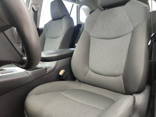Used 2025 Toyota RAV4 XLE w/ Convenience Package FWD image 14