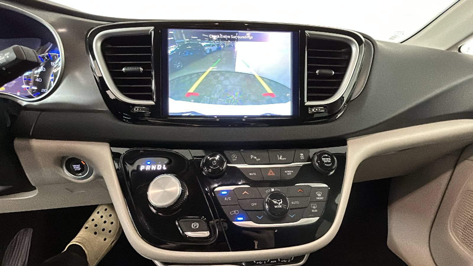 Used 2024 Chrysler Pacifica Touring-L FWD image 26