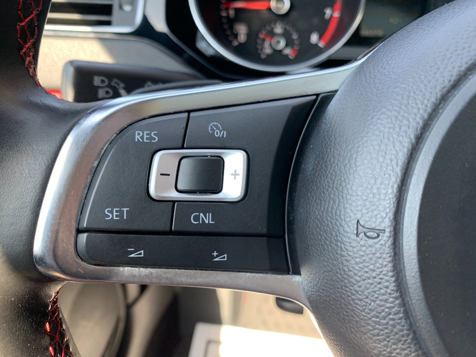 Used 2016 Volkswagen Jetta GLI SE FWD image 13