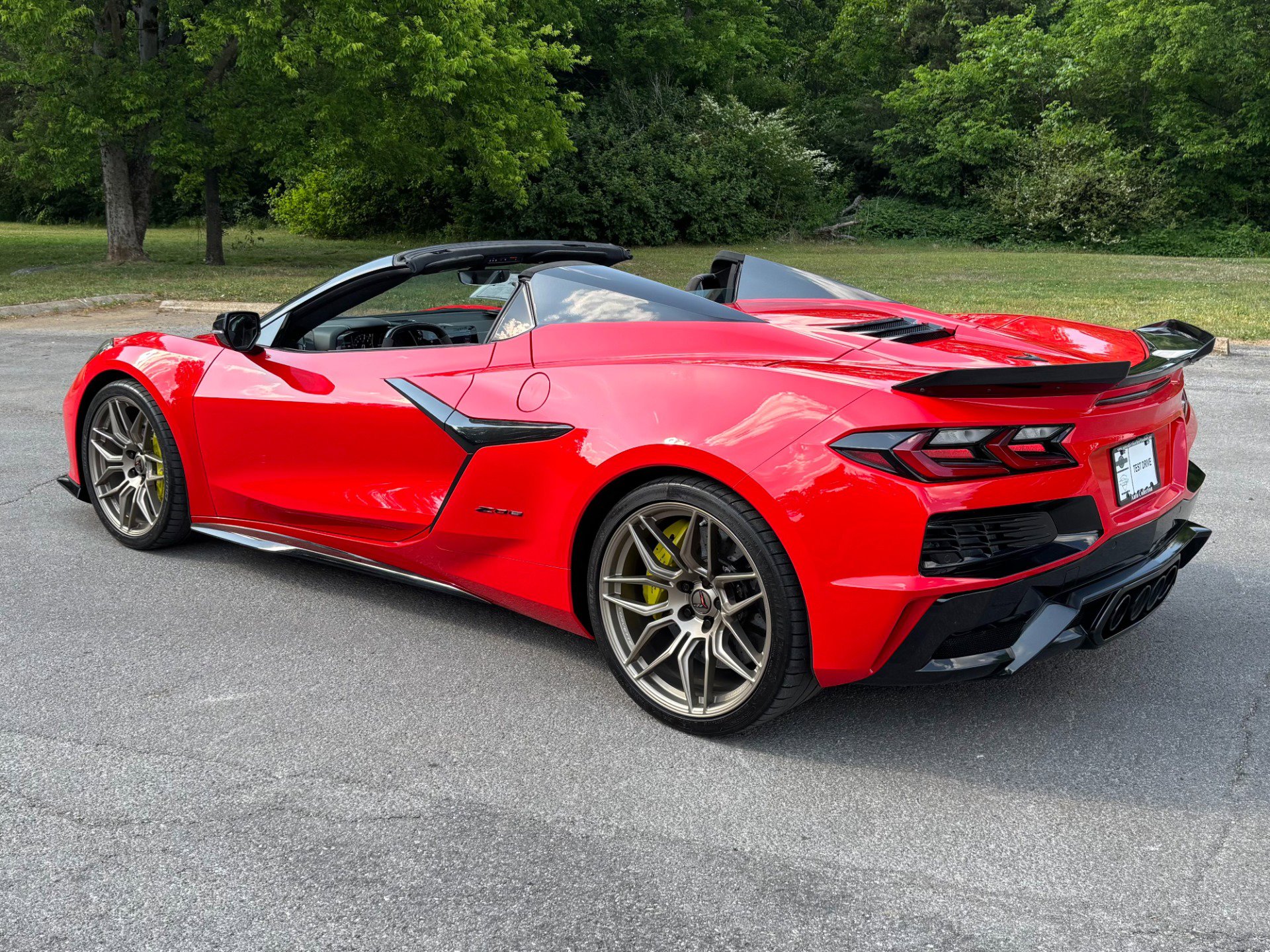 Used 2023 Chevrolet Corvette Z06 w/ Stealth Interior Trim Package RWD image 10