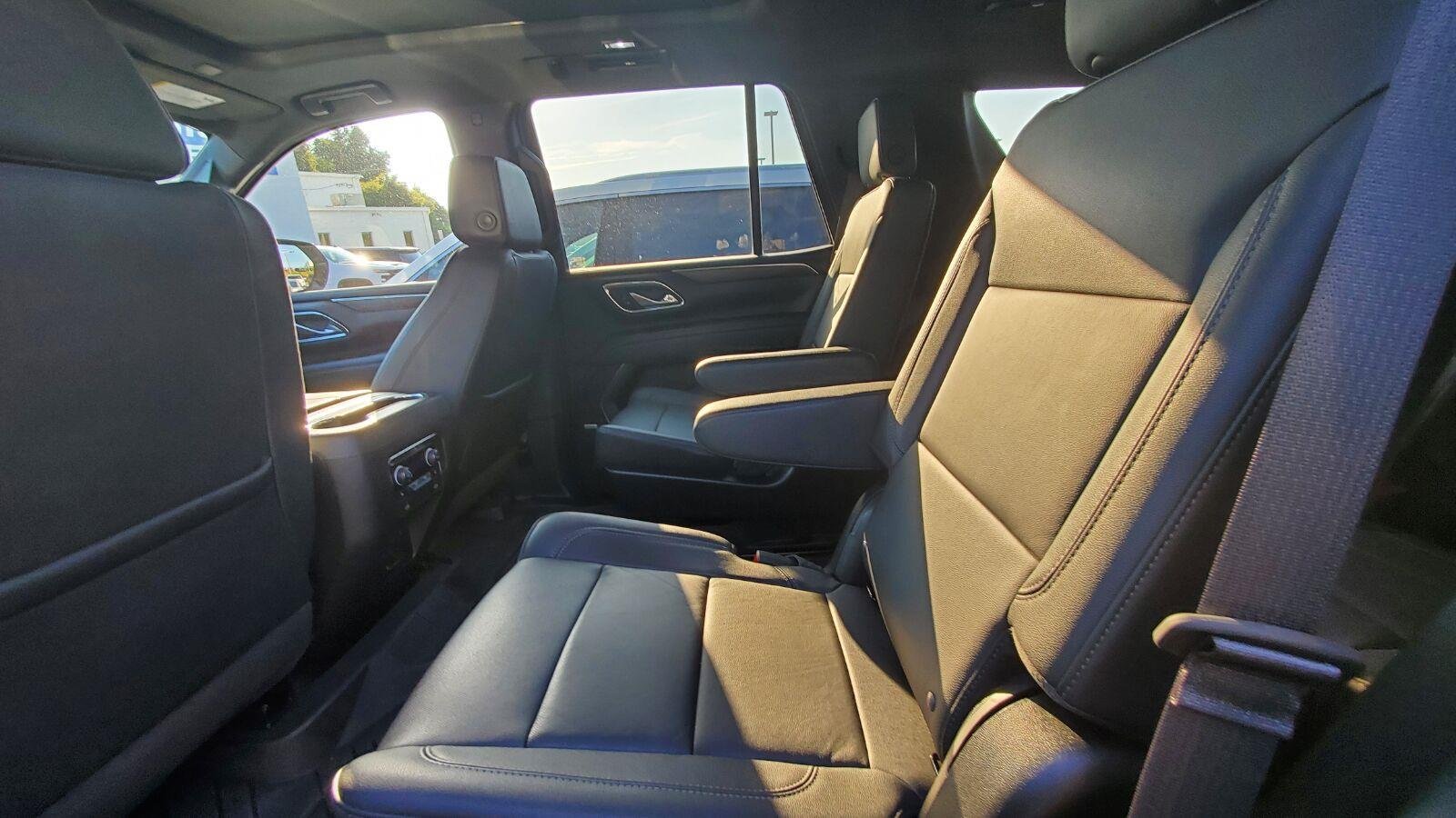 Used 2023 Chevrolet Tahoe Z71 w/ Luxury Package AWD/4WD image 5
