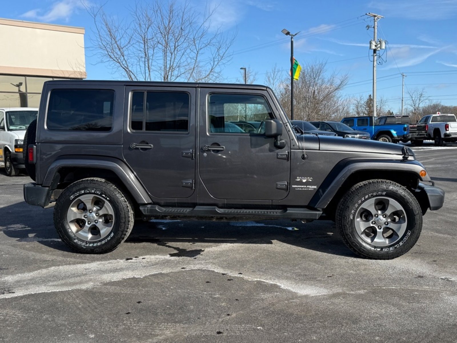 Used 2018 Jeep Wrangler Unlimited Sahara w/ Connectivity Group image 9