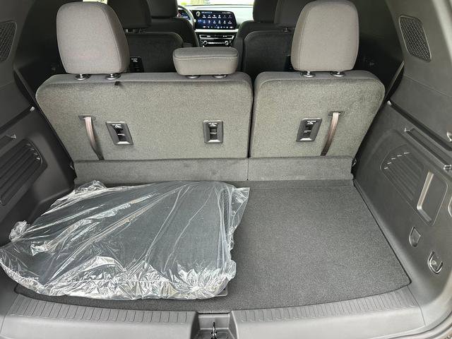 New 2025 Chevrolet Traverse LT w/ Midnight/Sport Edition image 17