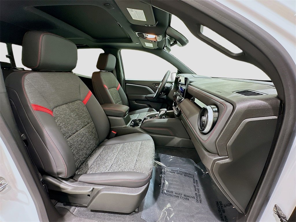 Used 2024 Chevrolet Colorado Z71 w/ Z71 Convenience Package 2 image 30