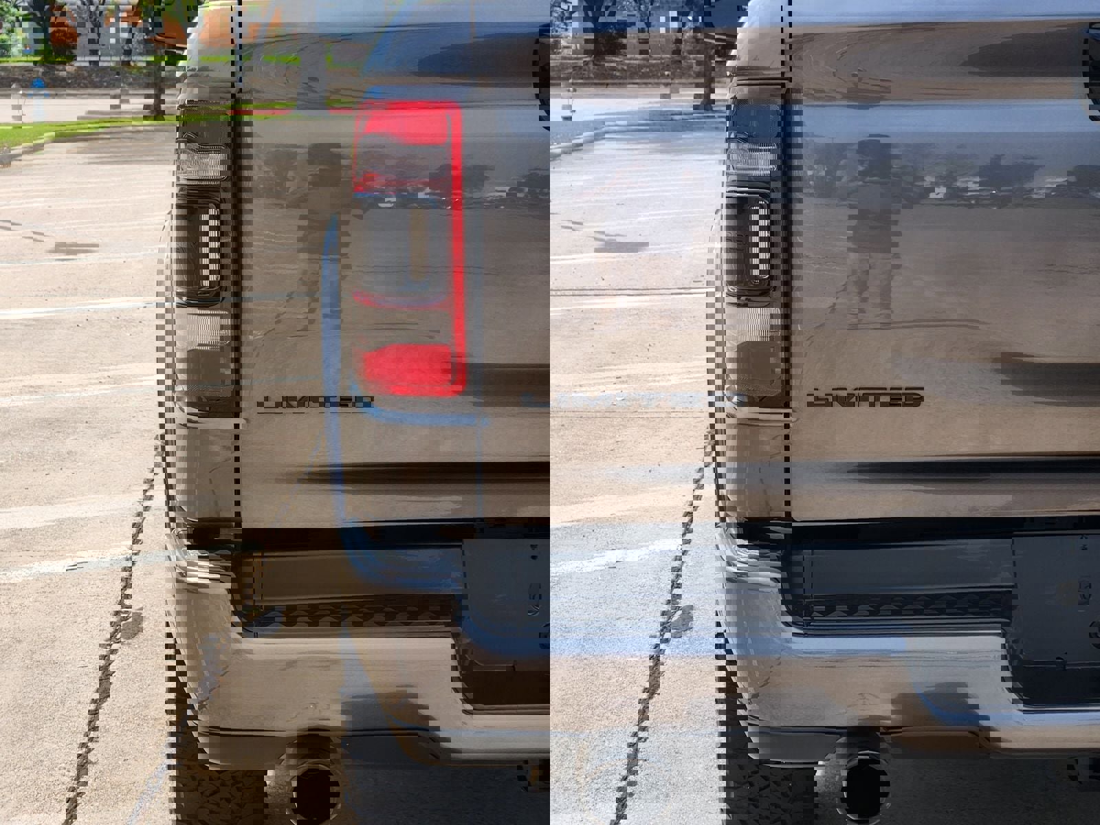 Used 2023 RAM 1500 Limited w/ Night Edition image 8